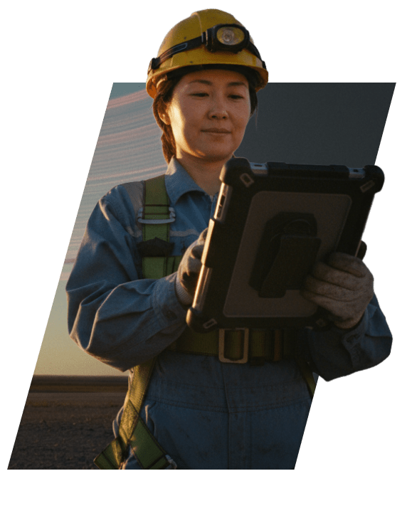 loat_hero-lady-tablet-rightb-min